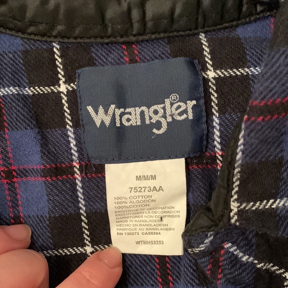 Wrangler size M long sleeve heavy thick cotton with snaps - Picture 4 of 5